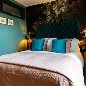 https://red-lion.cambridgehotelsuk.com